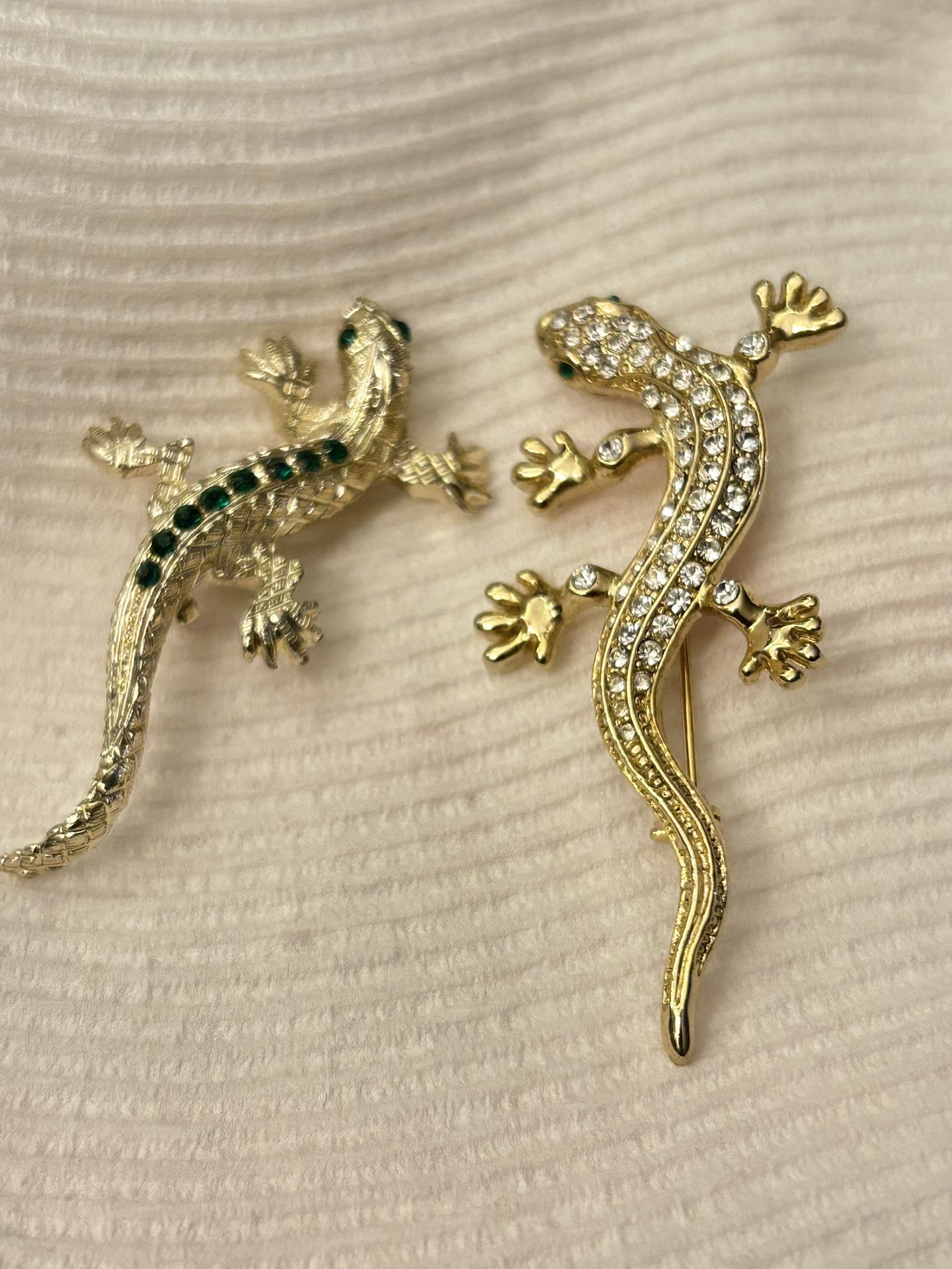 2 Pretty Brooch