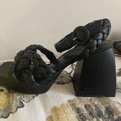 NIB Circus NY Size 8