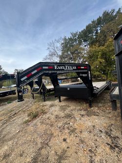 EAST TEXAS Lowboy with Drive Over Fenders 102”x28’ 7k Axles