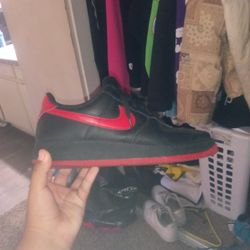 Black And Red Nike Shoes 