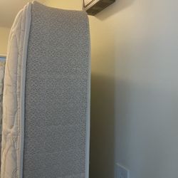 Full Size Serta Bellingham Mattress
