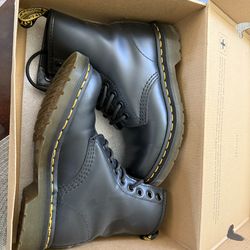 Doc Martins Women Size 5