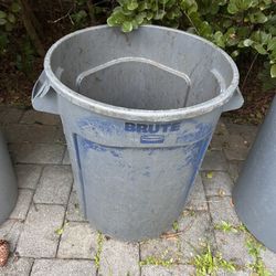 Garbage Can By Rummermaid