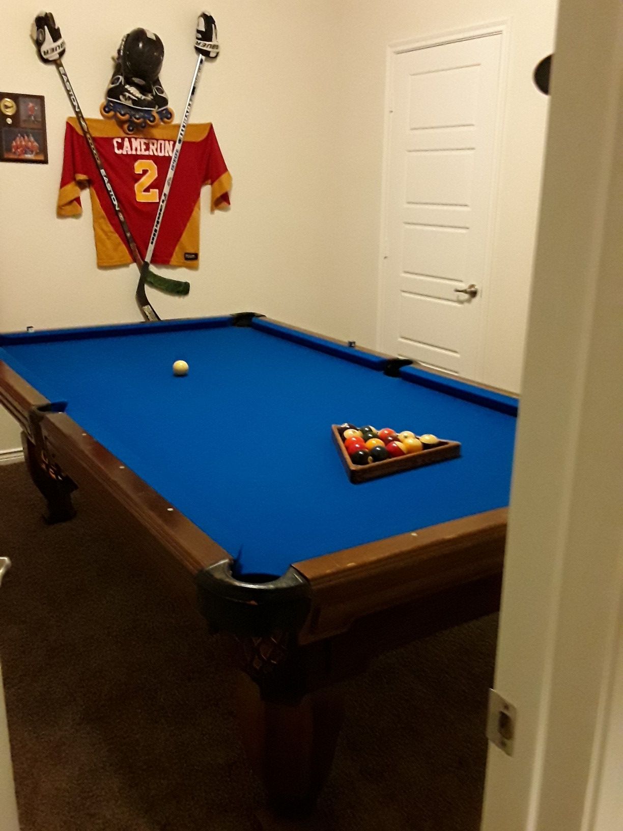 8 ft billiards table w/ accessories