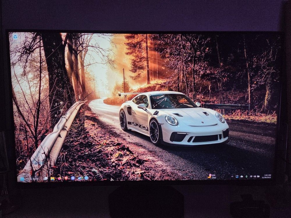 Samsung Neo Odyssey G7  43in
Gaming Monitor