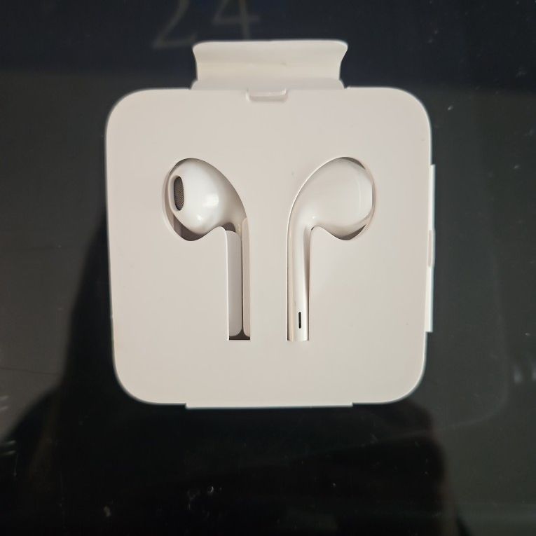 Brand New Apple Plug-in Earbuds