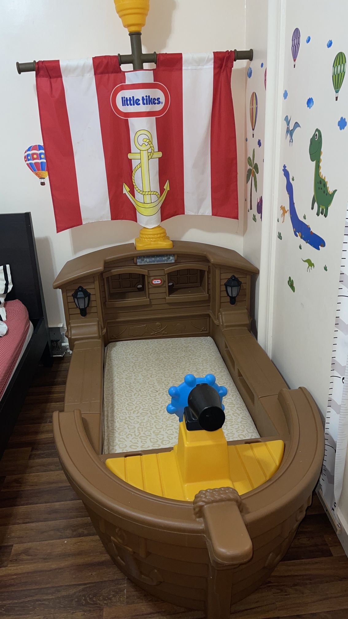 Little tikes pirate ship bed