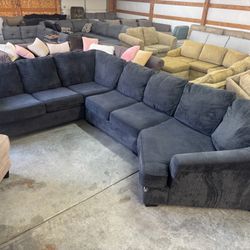 Sectional Couch (WE DELIVER)