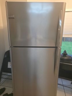 Frigidaire fridge 30"