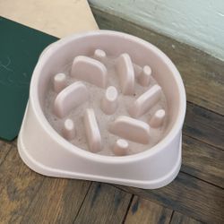 *FREE* Dog Bowl Slow Feeder Puzzle