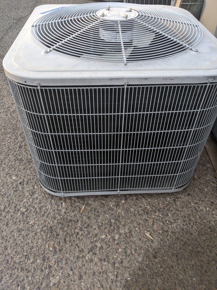 2010 Carrier 2.5 Ton AC Condenser Heat Pump R410a
**Fully charged with r410a refrigerant**
