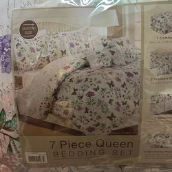 Brand new never used bed comforter set queen