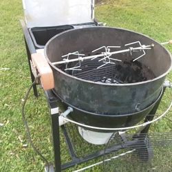 Weber TOP...... 22 Kettle With ALL ACCESSORIES  ROTISSERIE 