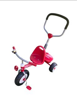 Radio wFlyer Deluxe Steer & Stroll Tricycle with Parent Push Handle and Adjustable Seat Ages 2 to 5