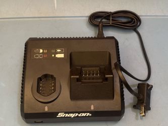 Snap-on Tools 14.4 V and 18 V Dual Bay Charger