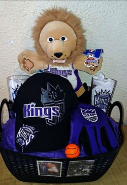 SACRAMENTO KING'S, GIFT BASKET. ( PICK UP IN MODESTO.)
