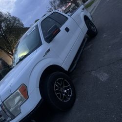 Ford F150-STX White 