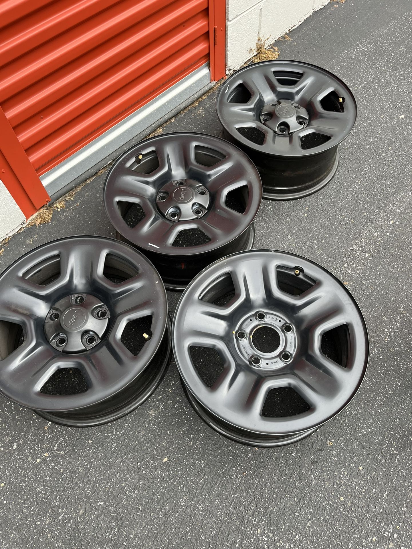 set a rims size 17” for jeep 5 lugs /- 4x$100