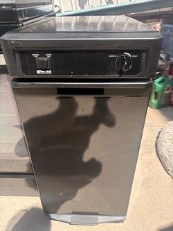 Kenmore 15-inch Built-In Trash Compactor.