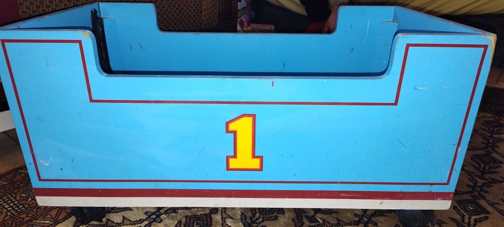 VTG Thomas the Train & Friends Wooden Storage Bin Toy Box with Caster Wheels
