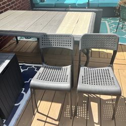 Patio table With 4 Stackable Chairs 