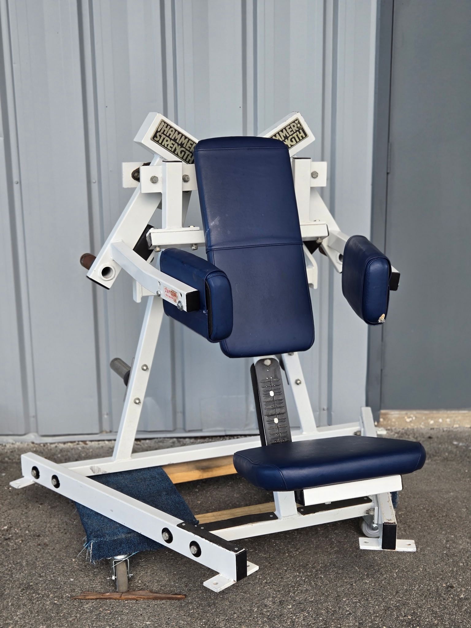 Hammer Strength Plate Loaded Side Lateral Raise