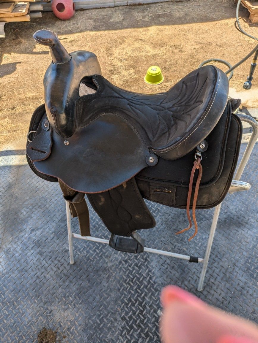 Saddle
