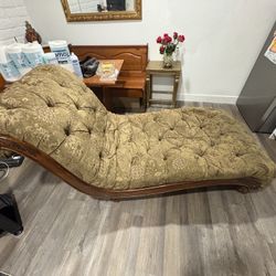 OLIVE 🫒 GREEN CHAISE LOUNGE 