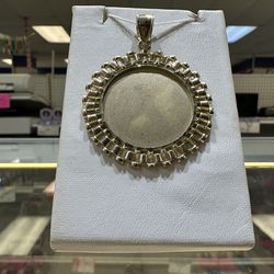 10k Circle Pendant FCP229