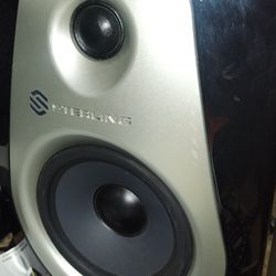 Studio Monitors 