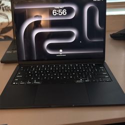Apple MacBook Air M4 13.6” 16GB RAM 512GB SSD