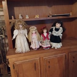 Four Old Dolls 