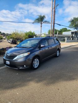 Toyota sienna 2012