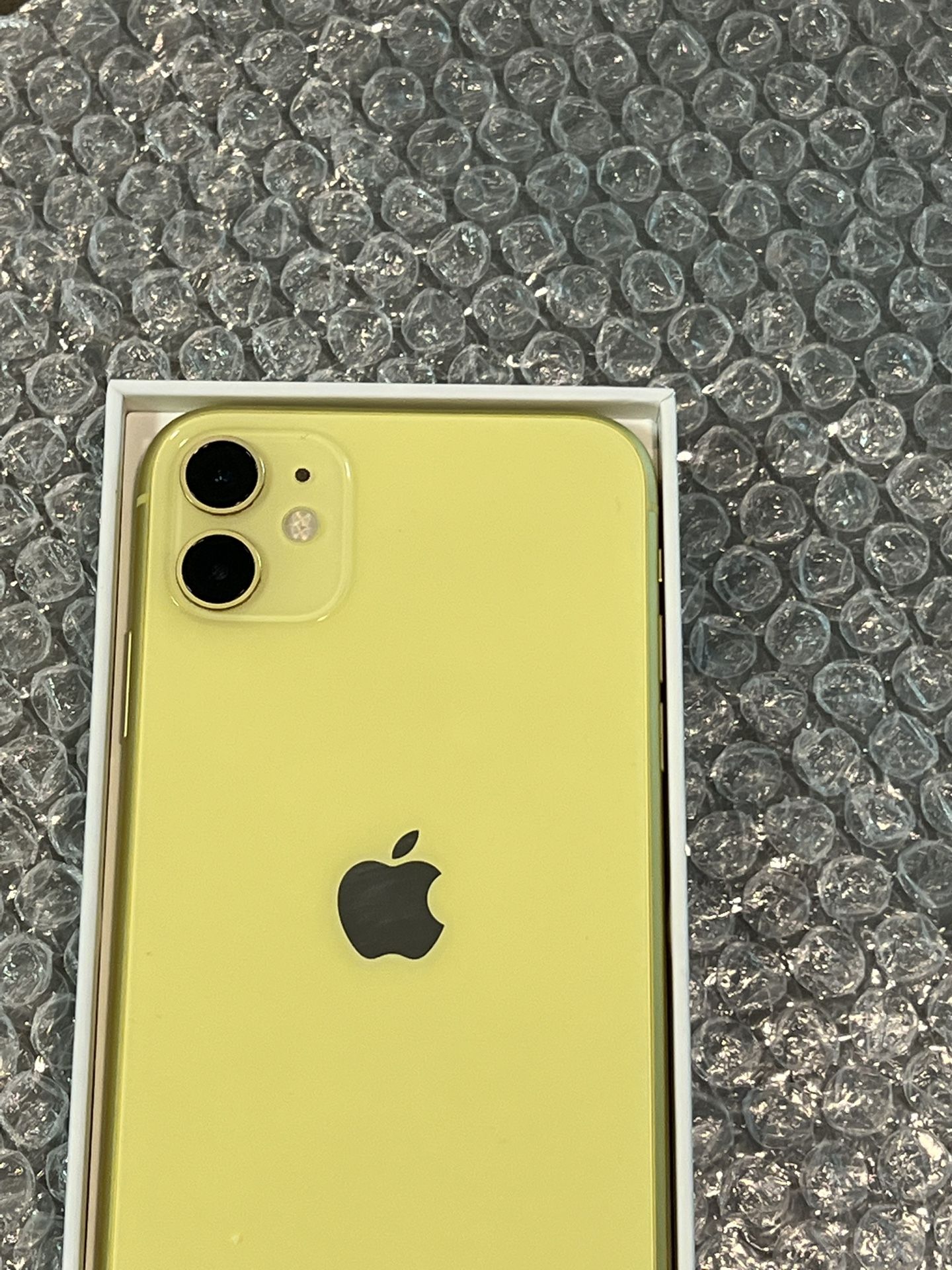 iPhone 11 Yellow UNLOCKED Like New