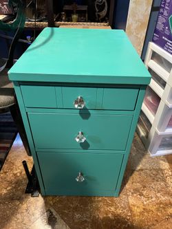 🪑 Real Wood Nightstand / End Table 🖼️