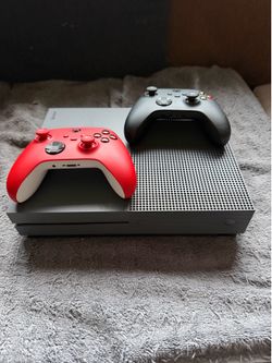 Xbox one w/ 2 controllers
