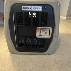 Like New, Perfect Condition Gunner Impact Kennel Size Small
