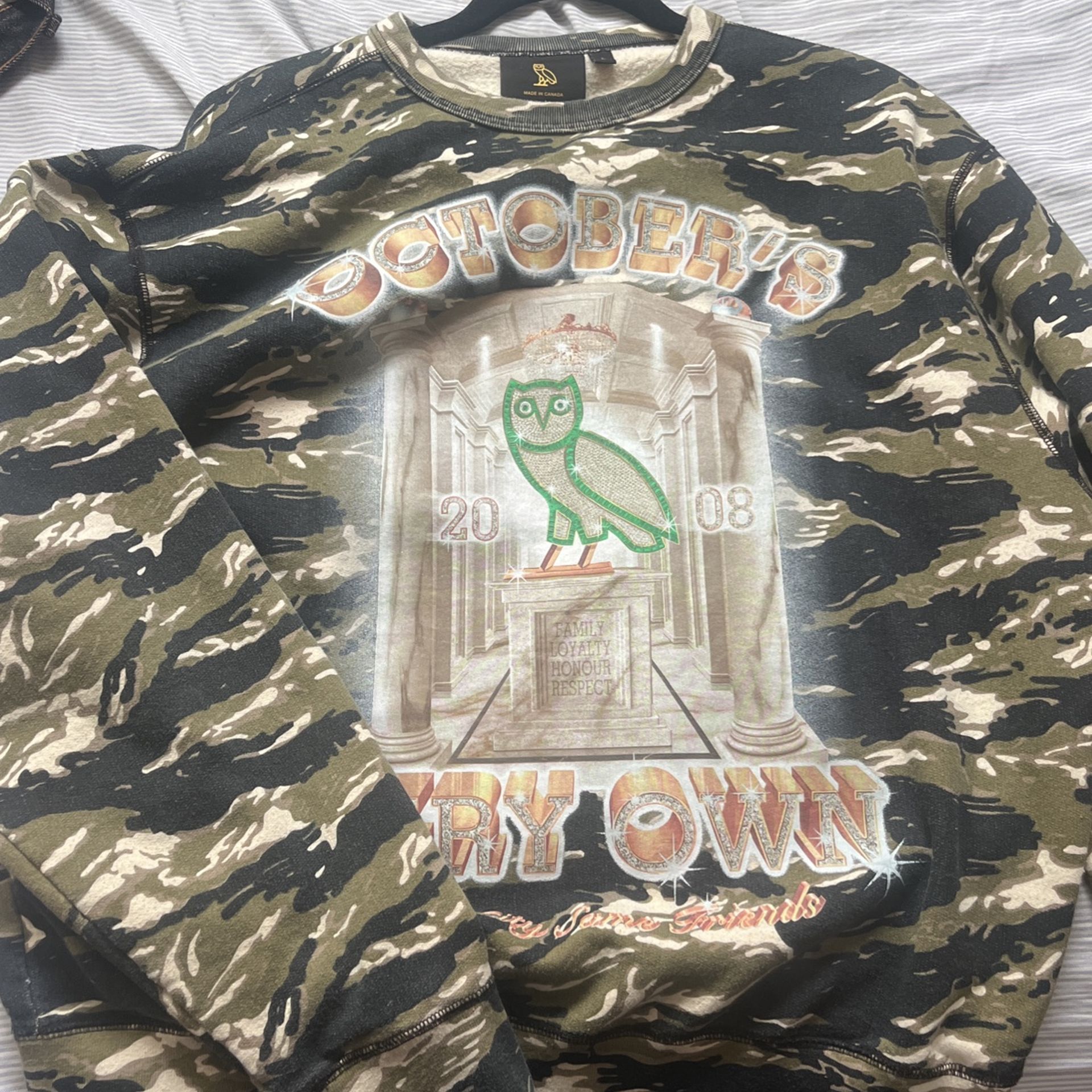 Octobers Very Own Sweater L
