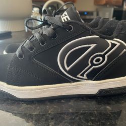 Heely Shoes Size 4 Youth 