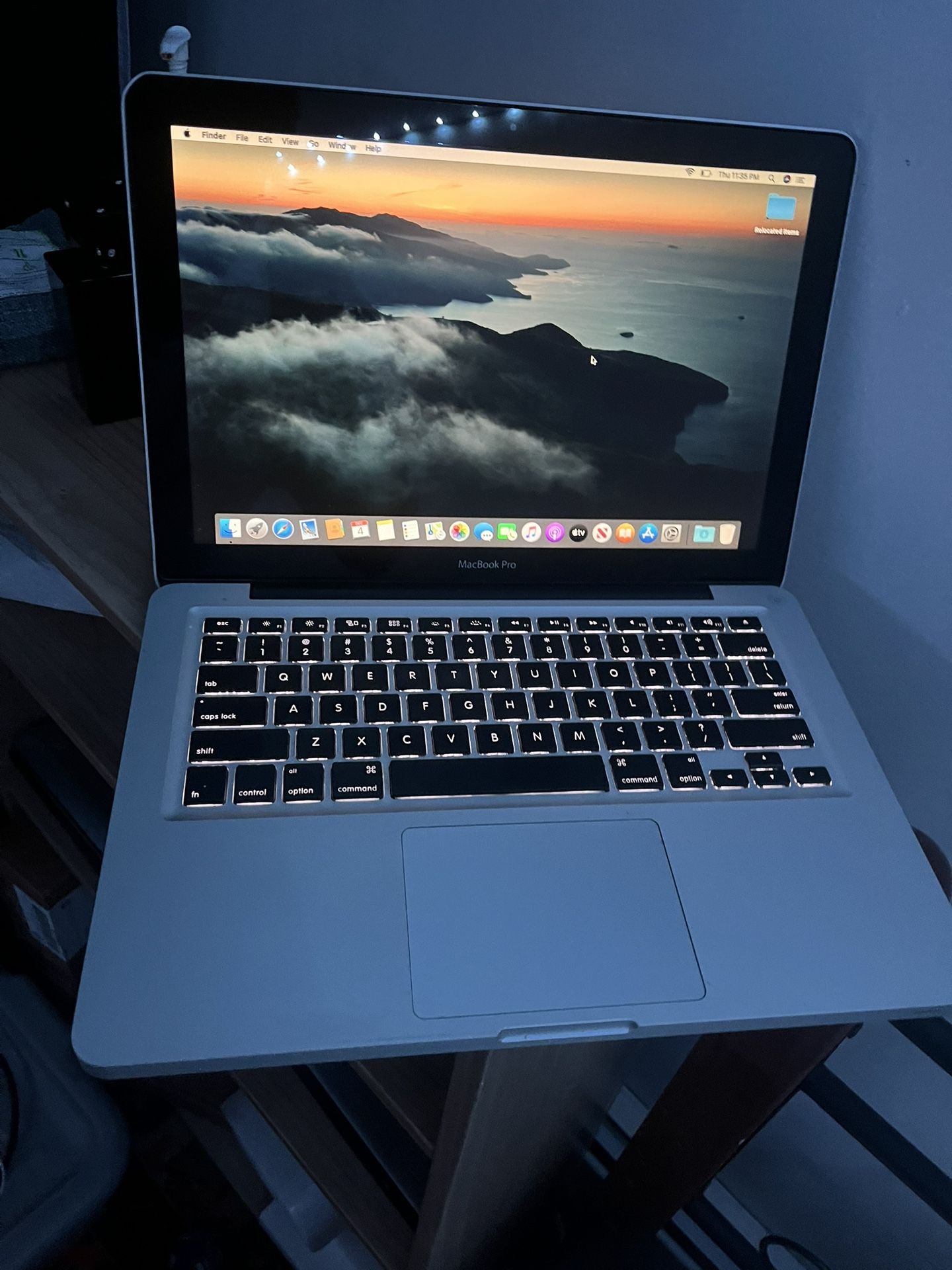 MacBook Pro Intel i5 4gb Ram 500 storage with charger