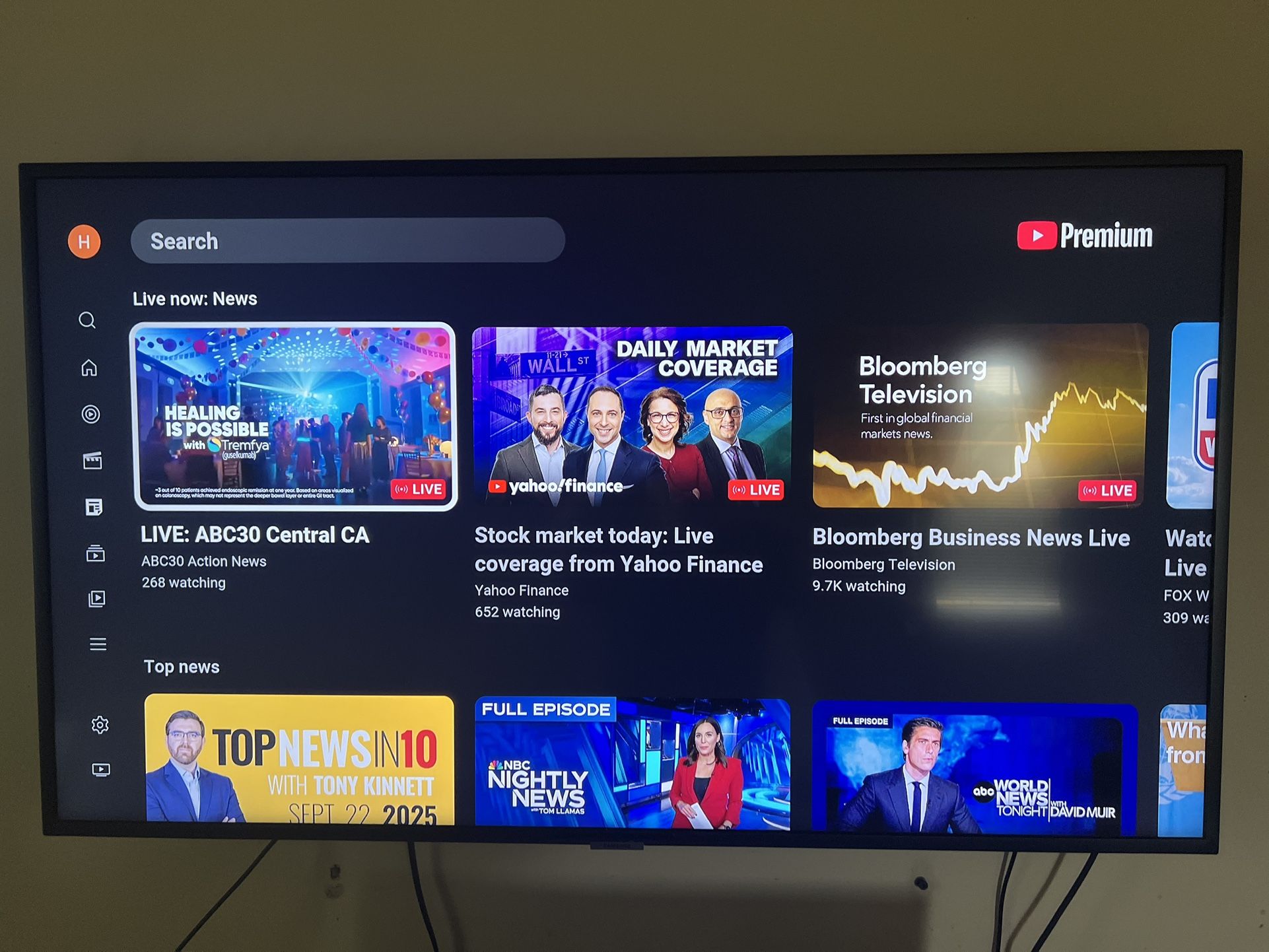 Samsung Smart TV 42 inch with wall mount