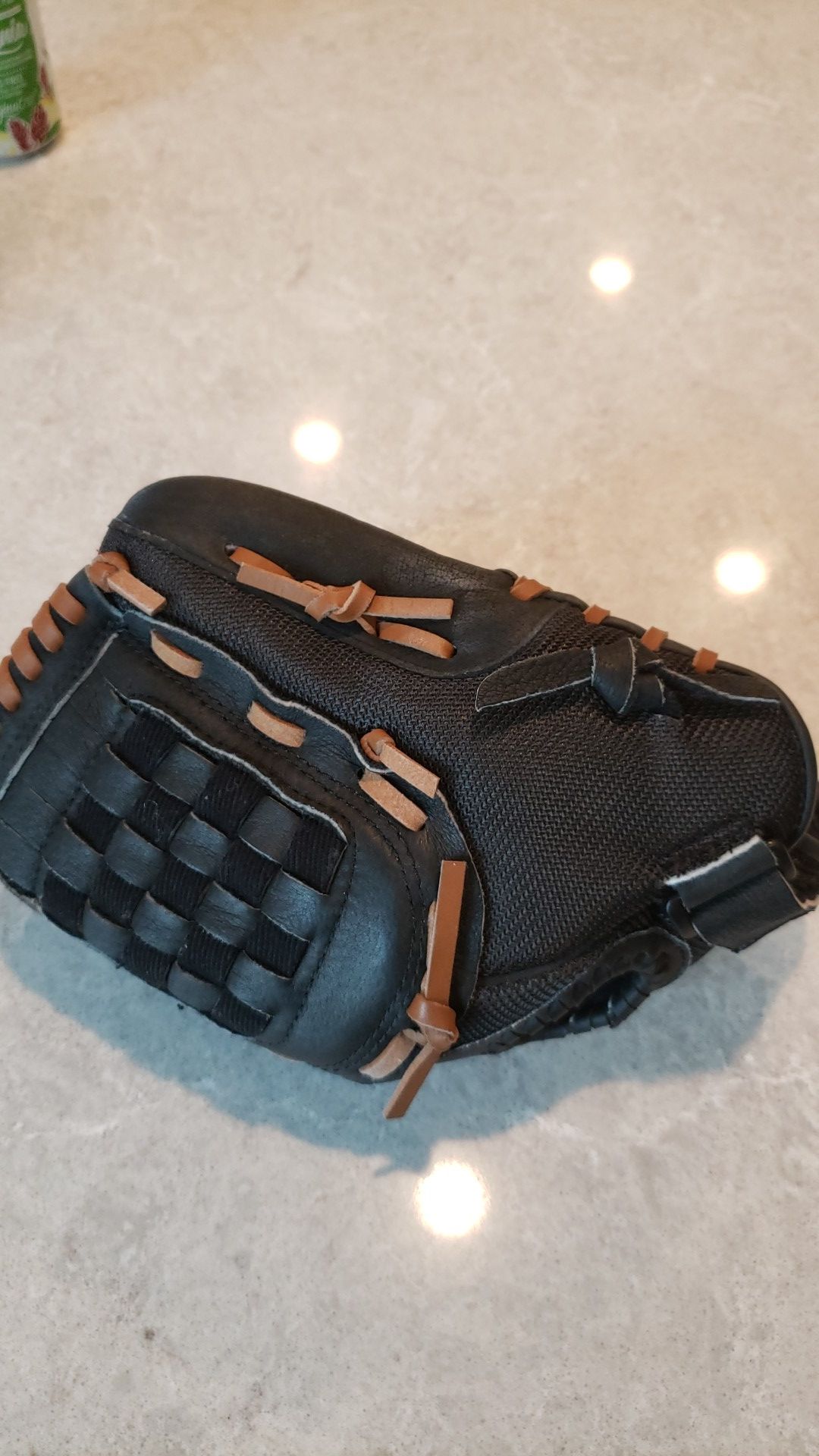 Adidas youth 11.5" baseball glove fits left hand