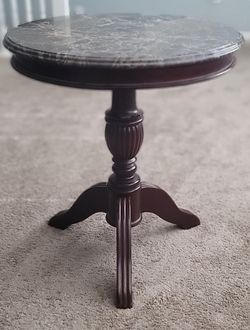 Bombay Co. Round pedestal Marble top accent end table