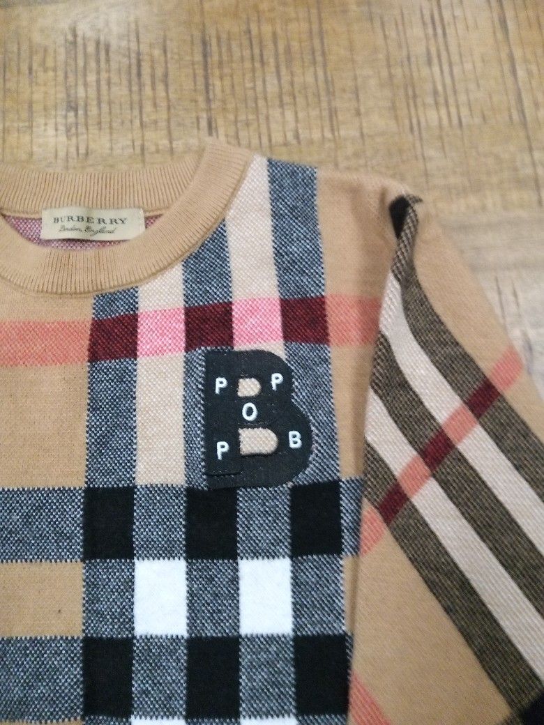 Unisex Burberry Sweater..(Kids Or Smaller Person)