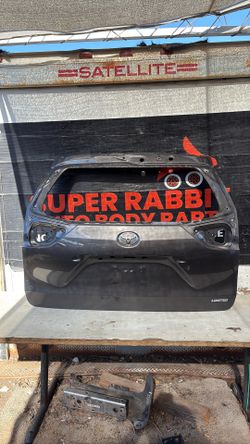 2011 Sienna Tailgate Shell OEM 2020