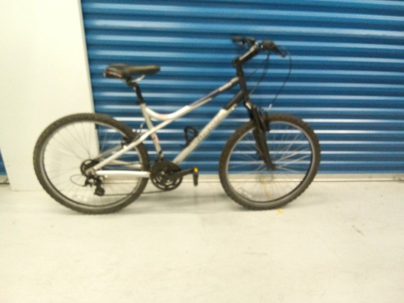 BICYCLE GIANT 27 SPEED BRAND NEW