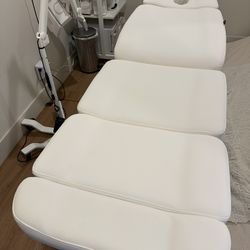 MASSAGE BED