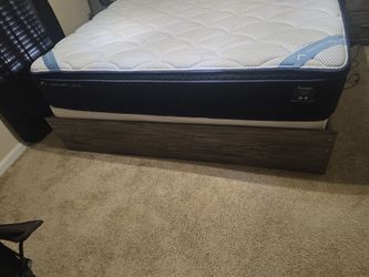 King size bed, head board foot board