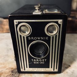 1941 Brownie Target SIX-20. Eastman Kodak Company