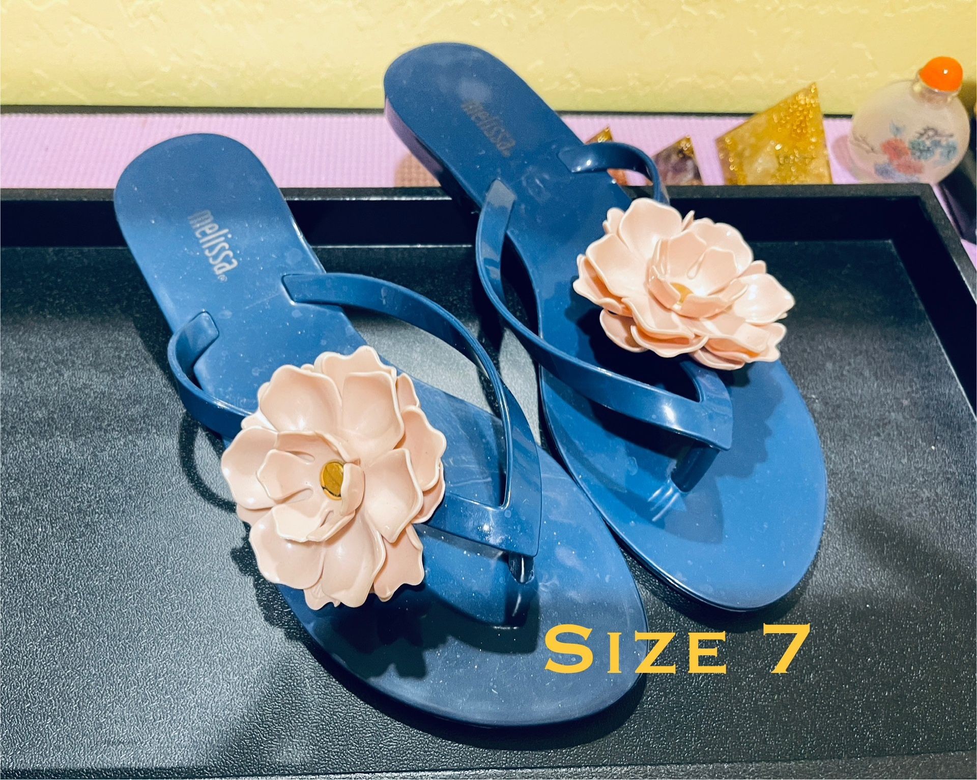 Size 7 Women Sandals Summer Shoes Like New